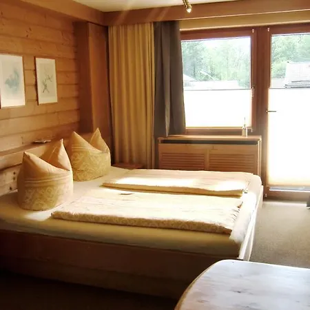 Gastezimmer 招待所 3*